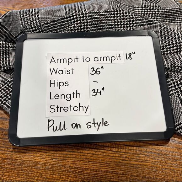 Sleeveless Black and White houndstooth Plaid print knee length Dress - Picture 8 of 12